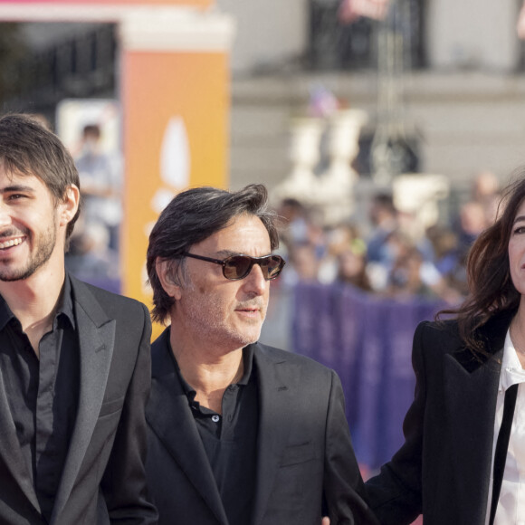 Ben Attal, Yvan Attal et Charlotte Gainsbourg ( présidente du jury) - Première du film "Les choses humaines" lors de la 47éme édition du Festival du Cinéma Américain de Deauville le 11 septembre 2021. © Olivier Borde / Bestimage 