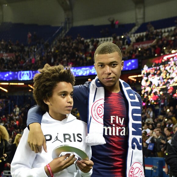 Kylian Mbappé et son frère Ethan - Le PSG célèbre son titre de Champion de France 2019 au Parc ders Princes à Paris, le 18 mai 2019.