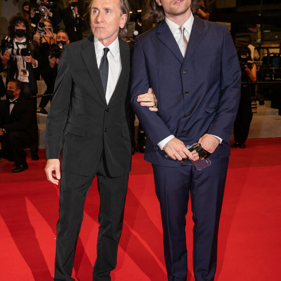 Tim Roth et son fils Michael Cormac Roth - Montée des marches du film " Bergman Island" lors du 74ème Festival International du Film de Cannes. Le 11 juillet 2021 © Borde-Jacovides-Moreau / Bestimage 