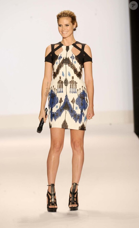 Heidi Klum lors du défilé de son émission Project Runway, à New York, le 12 février 2010 !