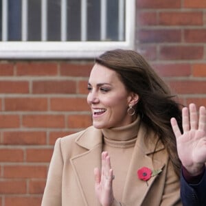 Le prince William, prince de Galles, et Catherine (Kate) Middleton, princesse de Galles, se rendent à Scarborough pour lancer un financement destiné à soutenir la santé mentale des jeunes, dans le cadre d'une collaboration dirigée par la Royal Foundation le 3 novembre 2022. 