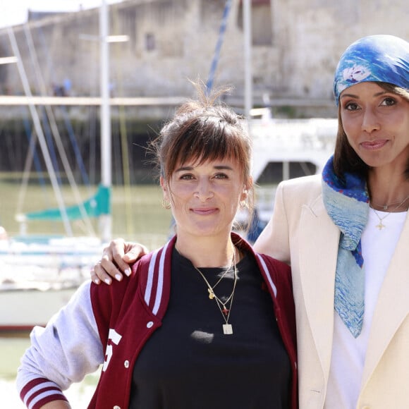 Béatrice de la Boulaye et Sonia Rolland au photocall de "Tropiques Criminels" lors de la 24ème édition du Festival de la Fiction TV de la Rochelle, le 15 septembre 2022. © Christophe Aubert via Bestimage.