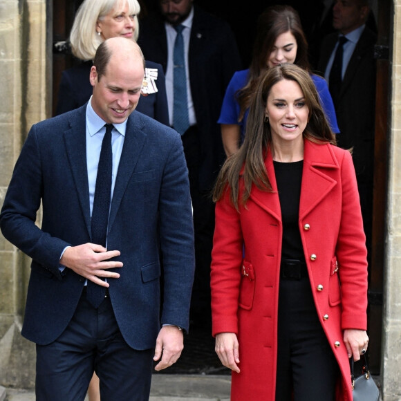Le prince William, prince de Galles, et Catherine (Kate) Middleton, princesse de Galles, lors de leur visite à l'église St Thomas à Swansea, Royaume Uni.