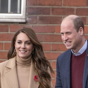 Le prince William, prince de Galles, et Catherine (Kate) Middleton, princesse de Galles, se rendent à Scarborough pour lancer un financement destiné à soutenir la santé mentale des jeunes, dans le cadre d'une collaboration dirigée par la Royal Foundation le 3 novembre 2022. 