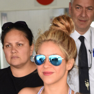 Exclusif - Shakira et son fils Milan - Shakira acompagnée de son mari Gerard Piqué et de leurs enfants Milan et Sasha arrivent à l'aéroport de Barcelone en provenance de Ibiza le 28 mi 2016. 