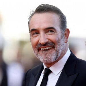 Jean Dujardin - Montée des marches du film " OSS 117 : Alerte rouge en Afrique Noire " lors du 74ème Festival International du Film de Cannes. Le 17 juillet 2021 © Borde-Jacovides-Moreau / Bestimage