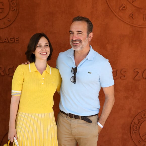 Jean Dujardin et sa femme Nathalie Péchalat au village lors des internationaux de France Roland Garros à Paris le 13 juin 2021. © Dominique Jacovides / Bestimage 