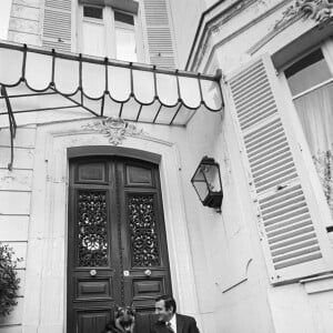 En France, Lino Ventura chez lui, dans sa proprieté de Saint-Cloud le 3 avril 1967.