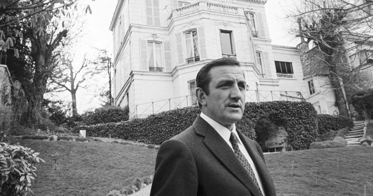 En France, Lino Ventura chez lui, dans sa proprieté de SaintCloud le 3 avril 1967. Purepeople