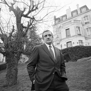 En France, Lino Ventura chez lui, dans sa proprieté de Saint-Cloud le 3 avril 1967.