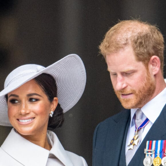 Le prince Harry, duc de Sussex, et Meghan Markle, duchesse de Sussex - Les membres de la famille royale et les invités lors de la messe célébrée à la cathédrale Saint-Paul de Londres, dans le cadre du jubilé de platine (70 ans de règne) de la reine Elisabeth II d'Angleterre. Londres, le 3 juin 2022. 