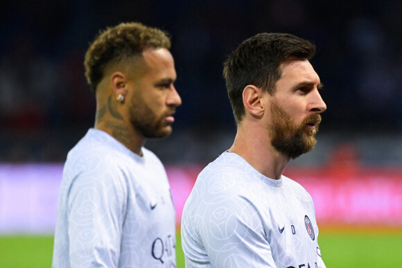 Echauffement - Neymar Jr ( 10 - PSG ) - Lionel Leo Messi ( 30 - PSG ) - - Match de Ligue Des Champions 2022 (LDC) "PSG- Macabi Haifa (7-2)" au Parc des Princes à Paris le 25 octobre 2022.