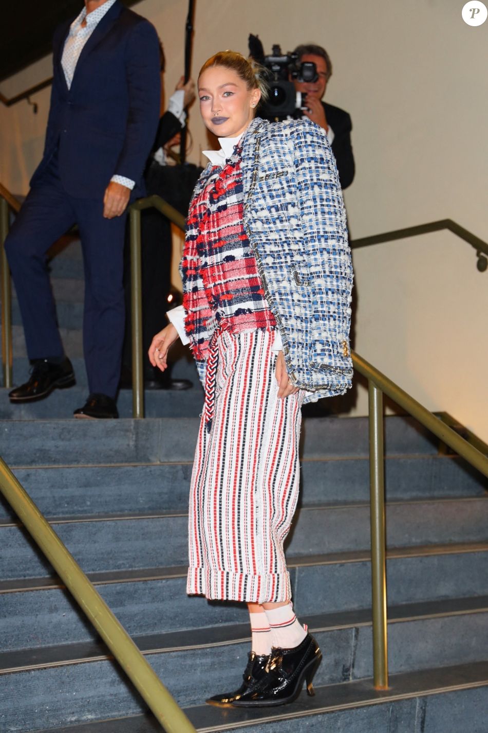Gigi Hadid arrive à la soirée des &quot;CFDA Fashion Awards&quot; à New York, le 7 novembre 2022.   
