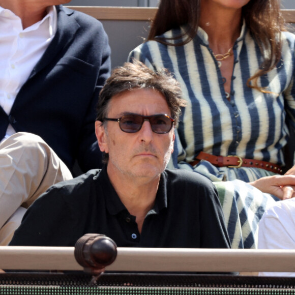 Charlotte Gainsbourg, son compagnon Yvan Attal dans les tribunes lors des Internationaux de France de Tennis de Roland Garros 2022. Paris, le 5 juin 2022. © Dominique Jacovides/Bestimage 