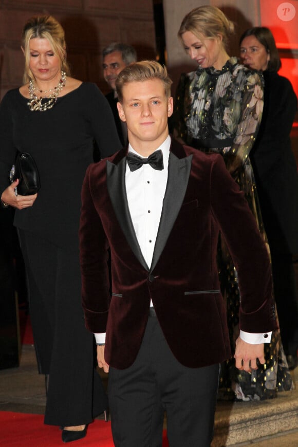 Corinna Betsch Schumacher et son fils Mick assistent à la soirée de gala du bal allemand de la presse sportive de Francfort , le 9 novembre 2019.