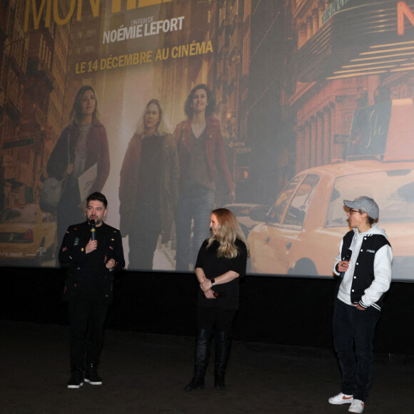 Chris Marques et sa compagne Jaclyn Spencer avec la réalisatrice Noémie Lefort - Avant-première du film "Mon Héroïne" à l'UGC Ciné Cité Bassins à Flot à Bordeaux le 9 novembre 2022. © Jean-Marc Lhomer/Bestimage 