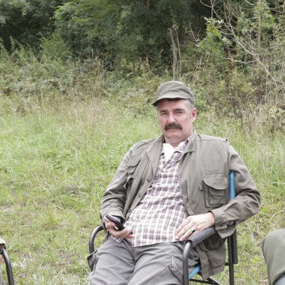 Exclusif - Antoine Duléry, Arnaud Ducret, François Berléand - Tournage du sketch "Les chasseurs" pour l'émission "Les Inconnus" au Château de Lésigny. Le 13 septembre 2022. © Jack Tribeca / Bestimage