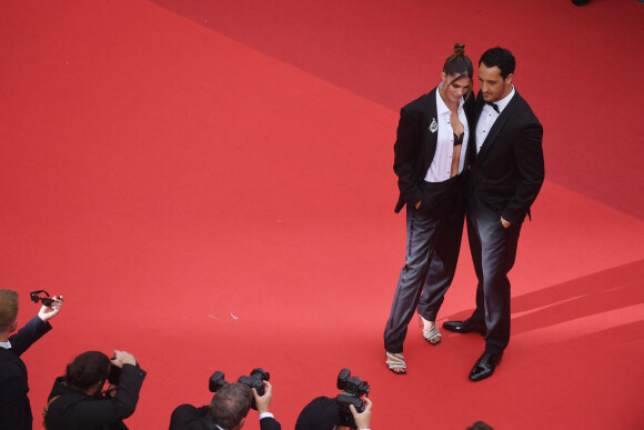 Iris Mittenaere et son compagnon Diego El Glaoui - Montée des marches du film "Top Gun : Maverick" lors du 75e Festival de Cannes. Le 18 mai 2022. © Giancarlo Gorassini / Bestimage