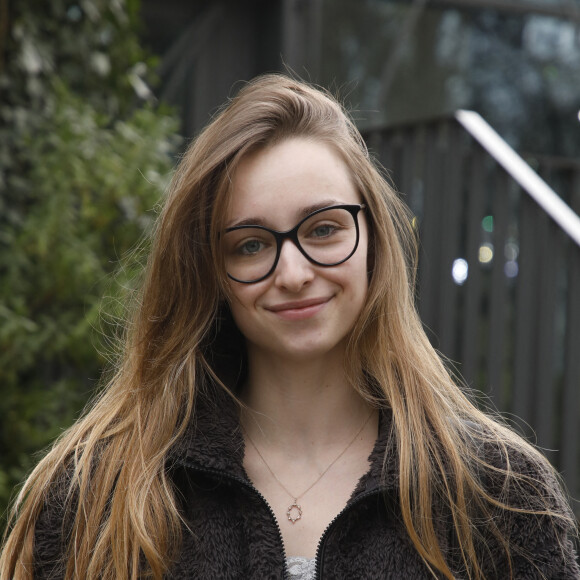 Semi Exclusif - Emma Smet - Arrivées des invités à l'enregistrement de l'émission "Vivement Dimanche Prochain" au Studio Gabriel à Paris le 2 mars 2022. L'émission sera diffusée le 6 mars 2022. 