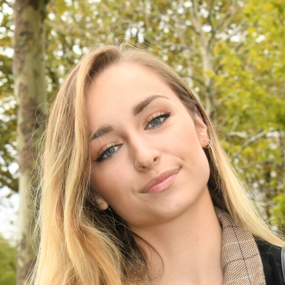 Semi-exclusif - Emma Smet - People au Qatar Prix de l'Arc de Triomphe sur l'hippodrome de Longchamp à Paris le 6 octobre 2019. © Coadic Guirac.Bestimage