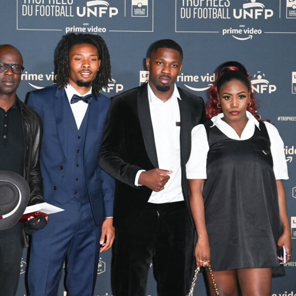 Lilian Thuram avec ses fils Khephren Thuram, Marcus Thuram - Photocall de la cérémonie des Trophées UNFP 2022 au Pavillon Gabriel à Paris le 15 mai 2022. © Coadic Guirec/Bestimage