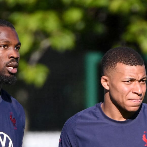 Marcus Thuram et Kylian Mbappé - Entraînement de l'équipe de France de football au Centre National du Football à Clairefontaine le 31 mai 2021. © Anthony Bibard/FEP/ Panoramic / Bestimage