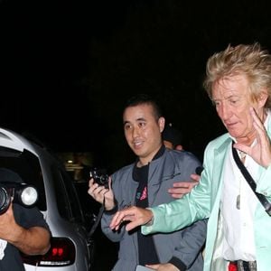 Rod Stewart et son fils Sean à la sortie du restaurant "Catch" à Los Angeles, le 27 septembre 2022.