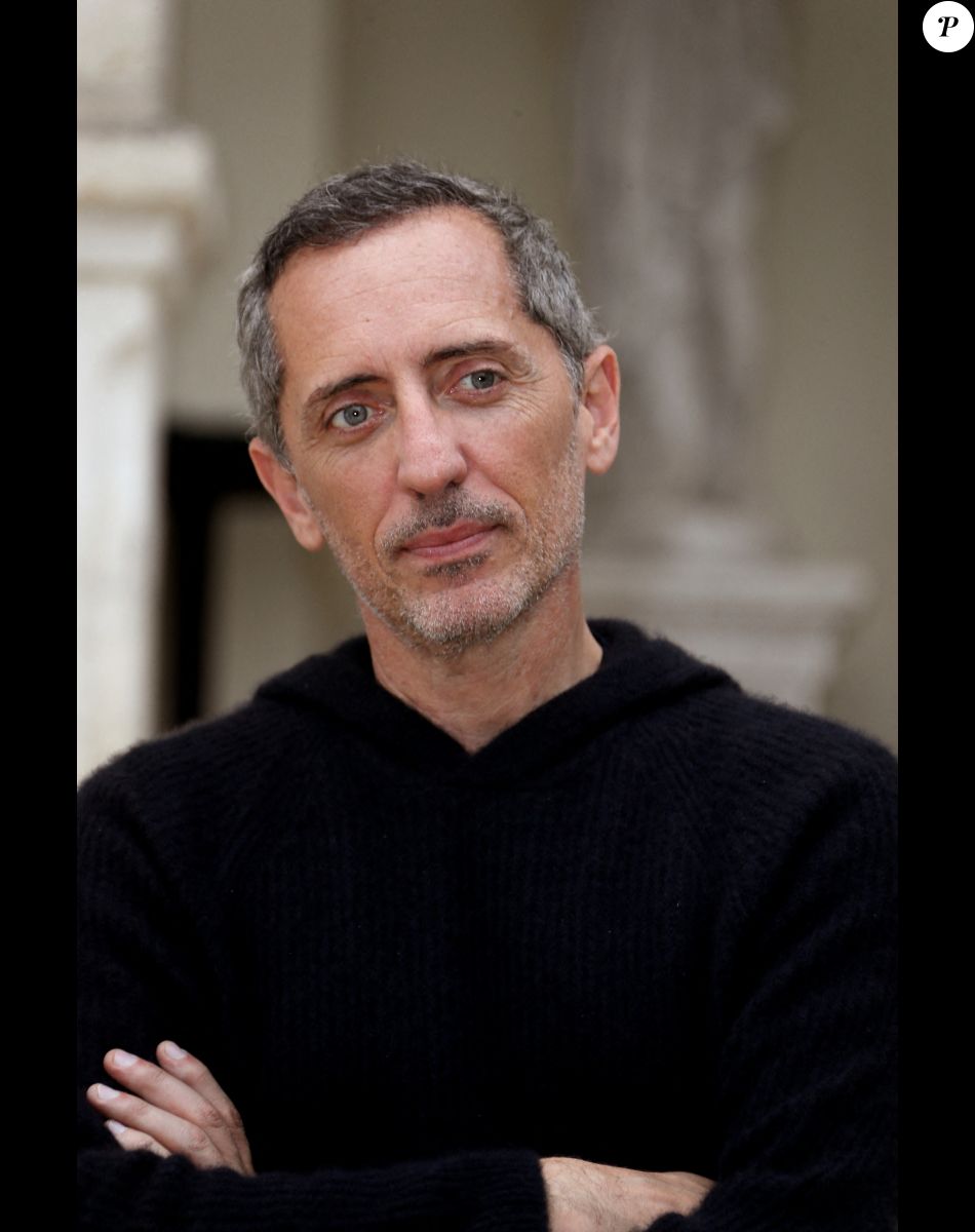 Gad Elmaleh en couple avec une célèbre journaliste : la décision ...