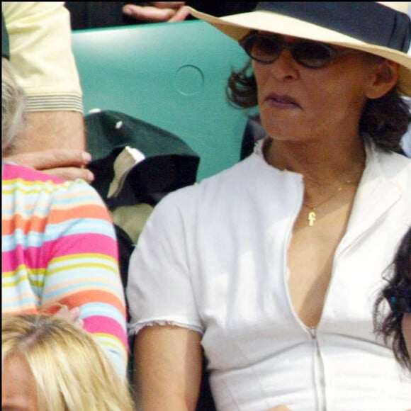 Caroline Tresca et Philippe Caroit dans les tribunes de Roland-Garros. 2004.