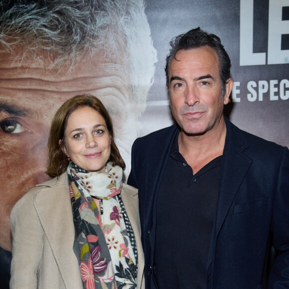 Exclusif - Jean Dujardin et sa femme Nathalie Péchalat - Photocall - Spectacle symphonique Claude Lelouch "D'un film à l'autre" au Palais des Congrès de Paris le 14 novembre 2022. Pour Fêter ses 85 ans et 60 de carrière, Claude Lelouch a créé un ciné-concert, "Claude Lelouch - D'un film à l'autre", dans lequel la musique de ses films est jouée par l'orchestre philharmonique de Prague, au Palais des Congrès à Paris. Sur le gâteau, son chiffre fétiche : 13 car 85 ans (8+5 = 13). Claude Lelouch associe le 13 à toute sa vie professionnelle : sa société "Les films 13" et son cinéma, le "Club 13. © Moreau / Rindoff / Bestimage 