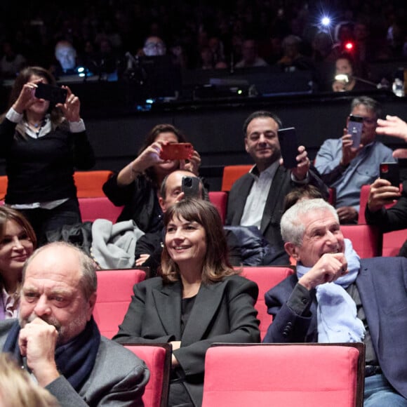 Exclusif - Eric Dupond-Moretti, Jean Dujardin, Nicole Croisille et Claude Lelouch - Salle - Spectacle symphonique Claude Lelouch "D'un film à l'autre" au Palais des Congrès de Paris le 14 novembre 2022. Pour Fêter ses 85 ans et 60 de carrière, Claude Lelouch a créé un ciné-concert, "Claude Lelouch - D'un film à l'autre", dans lequel la musique de ses films est jouée par l'orchestre philharmonique de Prague, au Palais des Congrès à Paris. Sur le gâteau, son chiffre fétiche : 13 car 85 ans (8+5 = 13). Claude Lelouch associe le 13 à toute sa vie professionnelle : sa société "Les films 13" et son cinéma, le "Club 13. © Moreau / Rindoff / Bestimage 