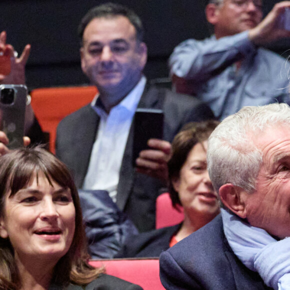 Nicole Croisille et Claude Lelouch - Salle - Spectacle symphonique Claude Lelouch "D'un film à l'autre" au Palais des Congrès de Paris le 14 novembre 2022. Pour Fêter ses 85 ans et 60 de carrière, Claude Lelouch a créé un ciné-concert, "Claude Lelouch - D'un film à l'autre", dans lequel la musique de ses films est jouée par l'orchestre philharmonique de Prague, au Palais des Congrès à Paris. Sur le gâteau, son chiffre fétiche : 13 car 85 ans (8+5 = 13). Claude Lelouch associe le 13 à toute sa vie professionnelle : sa société "Les films 13" et son cinéma, le "Club 13. © Moreau / Rindoff / Bestimage 