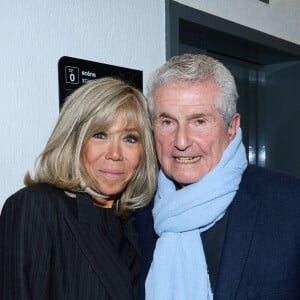 Claude Lelouch et Brigitte Macron Backstage - Spectacle symphonique Claude Lelouch "D'un film à l'autre" au Palais des Congrès de Paris le 14 novembre 2022. Pour Fêter ses 85 ans et 60 de carrière, Claude Lelouch a créé un ciné-concert, "Claude Lelouch - D'un film à l'autre", dans lequel la musique de ses films est jouée par l'orchestre philharmonique de Prague, au Palais des Congrès à Paris. Sur le gâteau, son chiffre fétiche : 13 car 85 ans (8+5 = 13). Claude Lelouch associe le 13 à toute sa vie professionnelle : sa société "Les films 13" et son cinéma, le "Club 13. © Moreau / Rindoff / Bestimage 