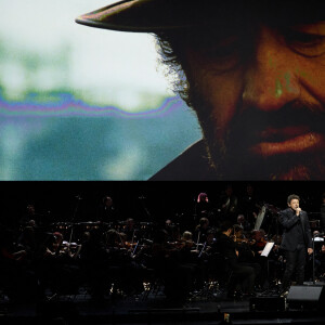 Exclusif - Patrick Bruel - Scène - Spectacle symphonique Claude Lelouch "D'un film à l'autre" au Palais des Congrès de Paris le 14 novembre 2022. Pour Fêter ses 85 ans et 60 de carrière, Claude Lelouch a créé un ciné-concert, "Claude Lelouch - D'un film à l'autre", dans lequel la musique de ses films est jouée par l'orchestre philharmonique de Prague, au Palais des Congrès à Paris. Sur le gâteau, son chiffre fétiche : 13 car 85 ans (8+5 = 13). Claude Lelouch associe le 13 à toute sa vie professionnelle : sa société "Les films 13" et son cinéma, le "Club 13. © Moreau / Rindoff / Bestimage 