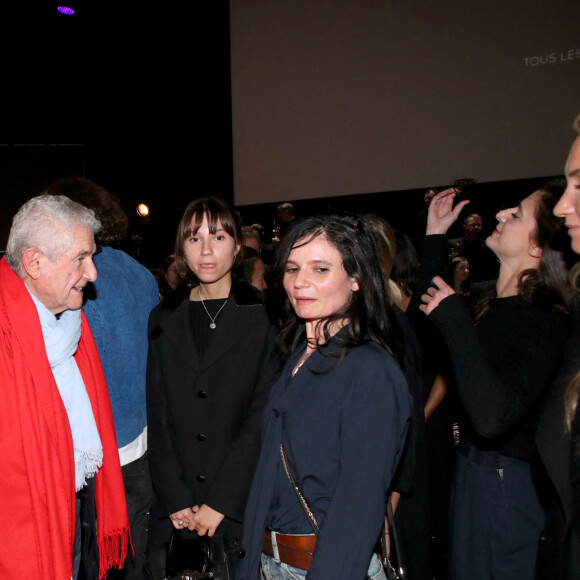 Exclusif -  Claude Lelouch et sa fille Salomé Lelouch - Scène - Spectacle symphonique Claude Lelouch "D'un film à l'autre" au Palais des Congrès de Paris le 14 novembre 2022. Pour Fêter ses 85 ans et 60 de carrière, Claude Lelouch a créé un ciné-concert, "Claude Lelouch - D'un film à l'autre", dans lequel la musique de ses films est jouée par l'orchestre philharmonique de Prague, au Palais des Congrès à Paris. Sur le gâteau, son chiffre fétiche : 13 car 85 ans (8+5 = 13). Claude Lelouch associe le 13 à toute sa vie professionnelle : sa société "Les films 13" et son cinéma, le "Club 13. © Moreau / Rindoff / Bestimage 