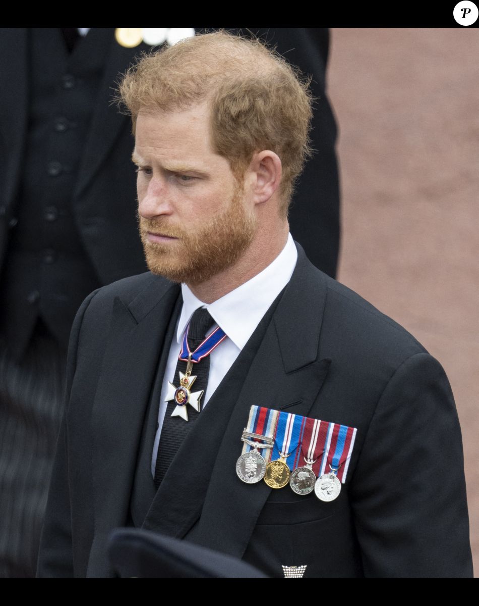 Le prince Harry, duc de Sussex - Procession pédestre des membres de la famille royale depuis la grande cour du château de Windsor (le Quadrangle) jusqu'à la Chapelle Saint-Georges, où se tiendra la cérémonie funèbre des funérailles d'Etat de reine Elizabeth II d'Angleterre. Windsor