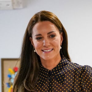 Catherine (Kate) Middleton, princesse de Galles, en visite au centre communautaire ukrainien de Reading, le 17 novembre 2022. Elle y rencontre des familles ukrainiennes pour en savoir plus sur le soutien que le centre apporte à ceux qui arrivent au Royaume-Uni à la suite du conflit en Ukraine. 