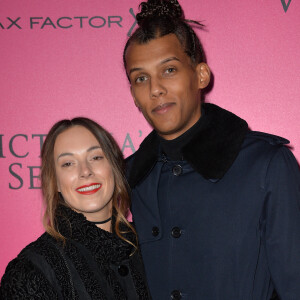 Le chanteur Stromae et sa femme Coralie Barbier lors du photocall du Victoria's Secret Fashion au Grand Palais à Paris. © BOV/Bestimage