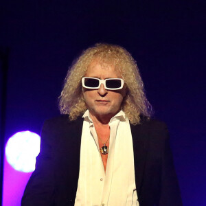 Michel Polnareff lors de son concert à la patinoire de Mériadeck à Bordeaux, France, le 30 novembre 2016. © Patrick Bernard-Quentin Salinier/Bestimage.