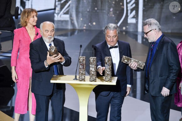 Un César spécial pour la troupe du Splendid, Marie-Anne Chazel, Gérard Jugnot, Christian Clavier, Bruno Moynot sur scène lors de la 46ème cérémonie des César à l'Olympia à Paris le 12 mars 2021. © Pierre Villard/ Pool / Bestimage.