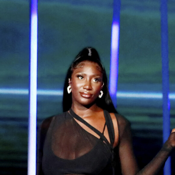 Exclusif - Aya Nakamura sur scène lors de la 24ème cérémonie des "NRJ Music Awards (NMA)" au Palais des Festivals à Cannes, le 18 novembre 2022. © Dylan Meiffret/Nice-Matin/Bestimage