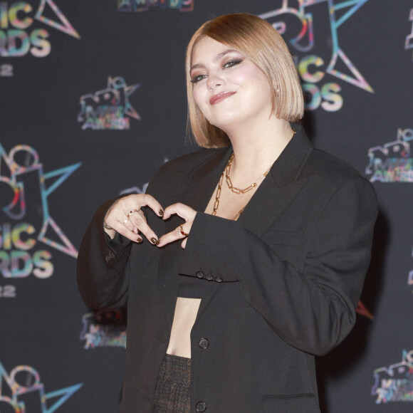 Louane au photocall de la 24ème édition des "NRJ Music Awards (NMA)" au Palais des Festivals à Cannes. © Christophe Aubert via Bestimage 