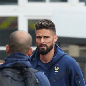 Olivier Giroud - Départ de l 'équipe de France de football du Bourget au Qatar pour disputer la Coupe du monde 2022, le 16 novembre 2022. Ils seront rejoints par Randal Kolo Muani, jeudi matin, à Doha. © Cyril Moreau/Bestimage