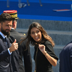 Olivier Giroud et sa femme Jennifer lors du défilé militaire du 14 juillet 2022 place de la Concorde à Paris. © Lionel Urman / Panoramic / Bestimage