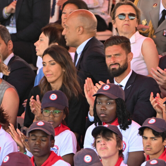 Olivier Giroud et sa femme Jennifer lors du défilé militaire du 14 juillet 2022 place de la Concorde à Paris. © Lionel Urman / Panoramic / Bestimage