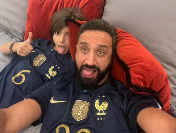 Cyril Hanouna et son fils Lino devant le match de l'Equipe de France - Instagram