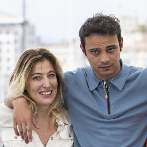 Valéria Bruni Tedeschi, Sofiane Bennacer, Nadia Tereszkiewicz au photocall du film "Les Amandiers" lors du 75ème Festival International du Film de Cannes. © Cyril Moreau / Bestimage 