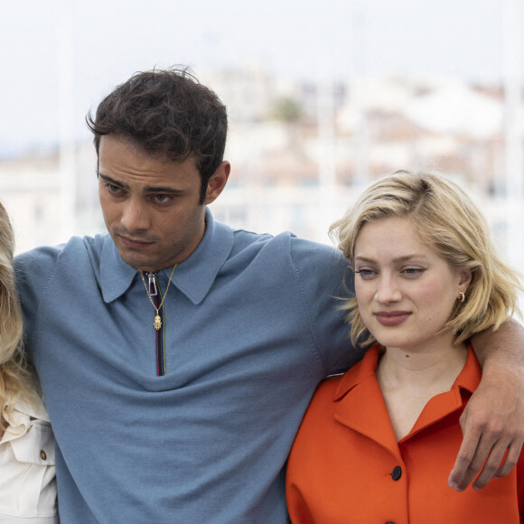 Valéria Bruni Tedeschi, Sofiane Bennacer, Nadia Tereszkiewicz au photocall du film "Les Amandiers" lors du 75ème Festival International du Film de Cannes, le 23 mai 2022. © Cyril Moreau / Bestimage 