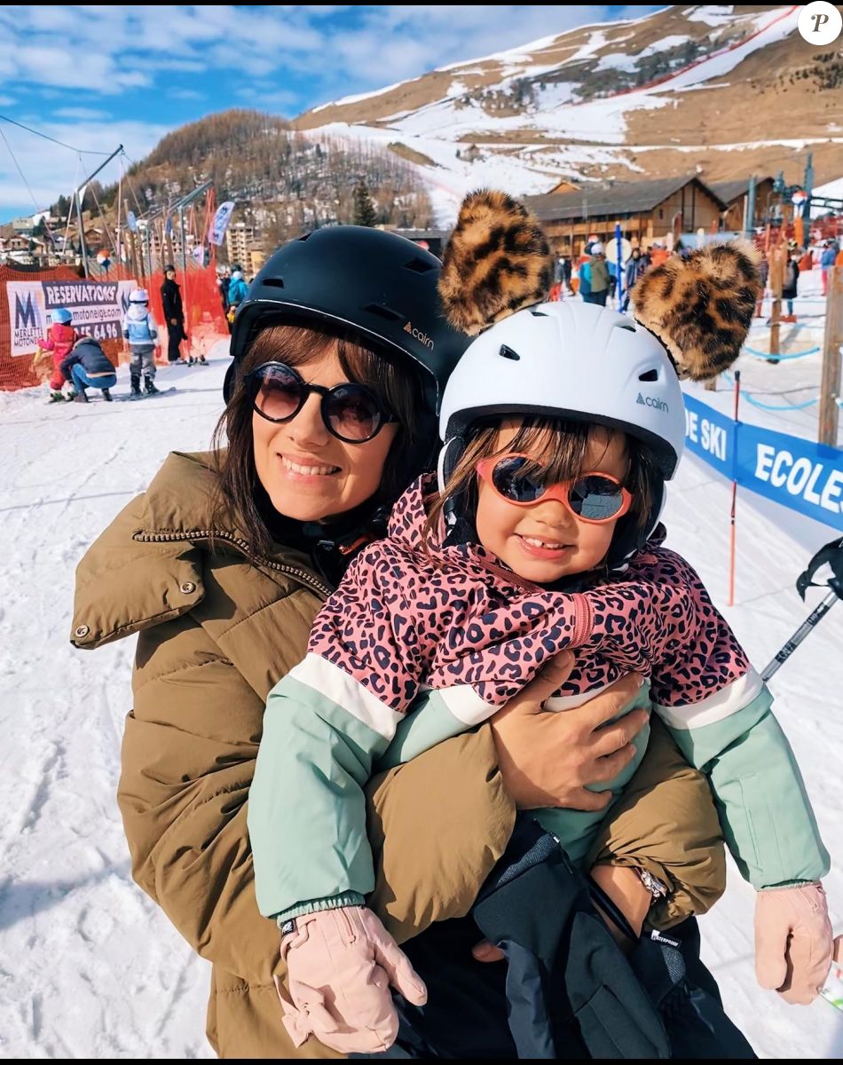 Alizée, qui fête son anniversaire le 21 août, s'amuse toujours autant avec son mari Grégoire et ses deux filles Annily et Maggy.