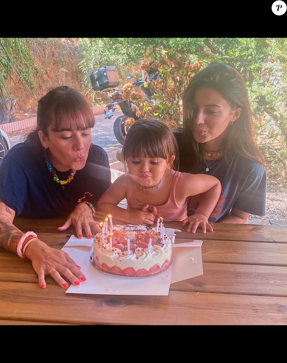 Alizée fête ses 38 ans avec ses filles, Annily et Maggy. Instagram. Le 21 août 2022.